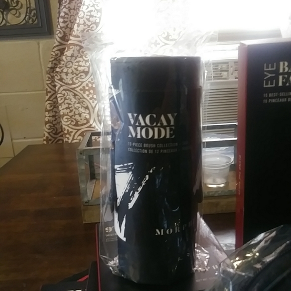 Makeup - Picture 3 of 8